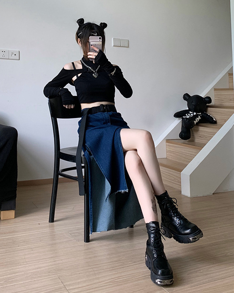 Black Boots With Metal Detail