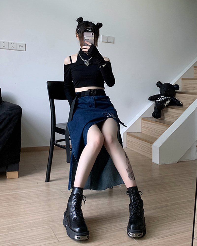 Black Boots With Metal Detail